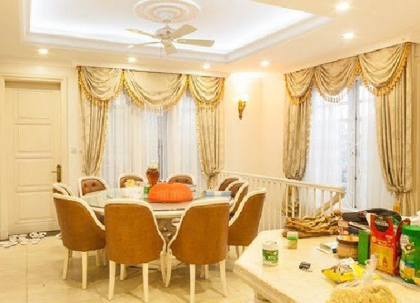 Màu rèm nên trùng với màu tường để tăng tính thẩm mỹ