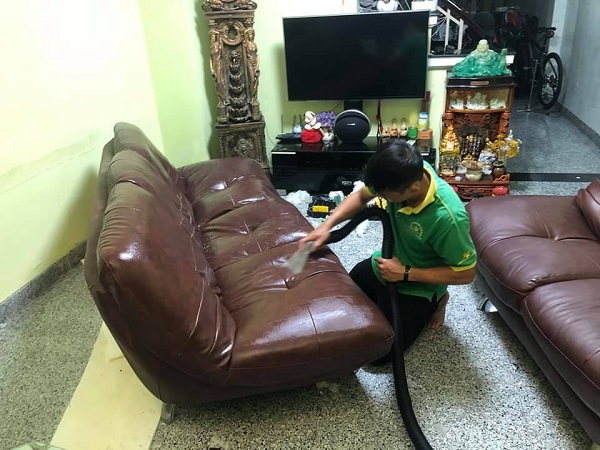 Sử dụng các sản phẩm bảo vệ và bảo dưỡng sofa