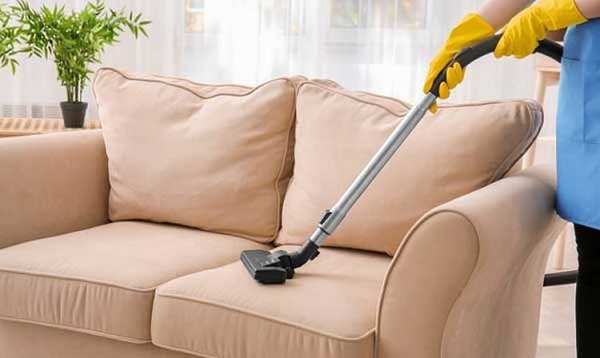 Nên vệ sinh ghế sofa thường xuyên