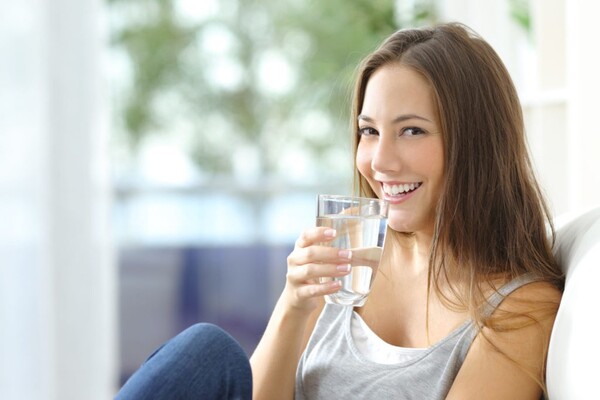 Không phải ai cũng phù hợp sử dụng nước khoáng thường xuyên