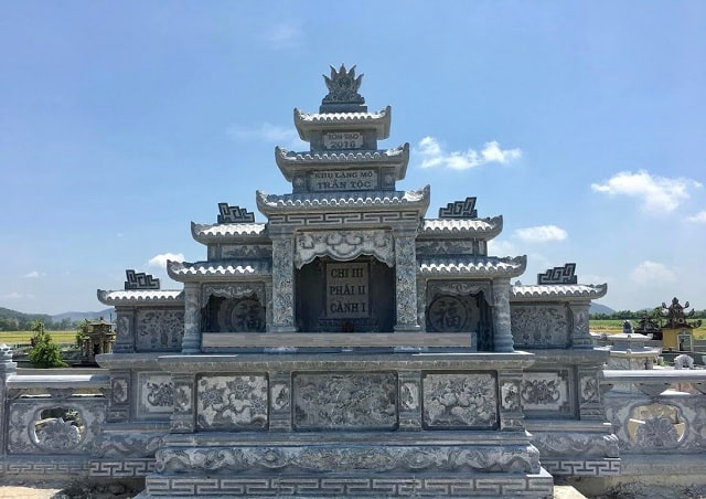 Kiến trúc lăng mộ đá tinh xảo