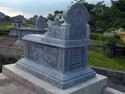 Lăng mộ nguyên khối đá sang trọng