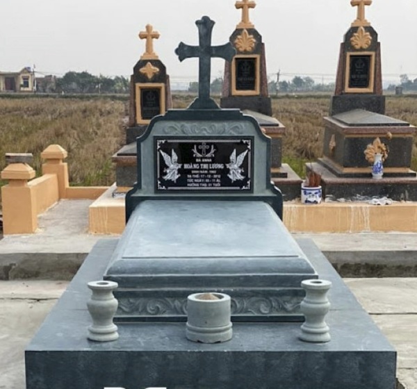 Không gian trang nghiêm của Mộ Đá Thiên Chúa Giáo