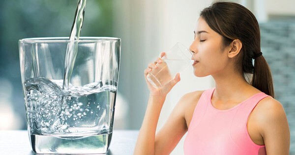 Nước khoáng hỗ trợ cải thiện sức khỏe dạ dày nếu biết sử dụng đúng cách