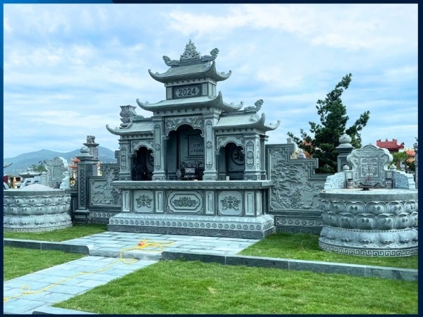 Nhìn chung không gian của một ngôi mộ đá trang nghiêm