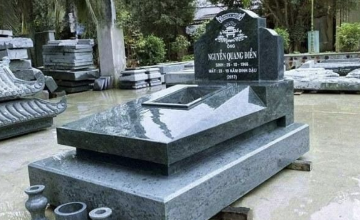 Mộ đá nguyên khối giúp tăng tính chắc chắn, không bị nứt vỡ theo thời gian.