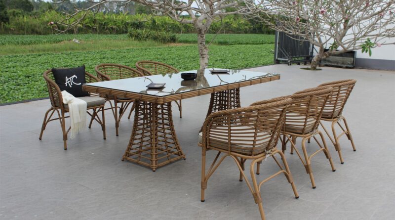 Bàn ghế gỗ ngoài trời