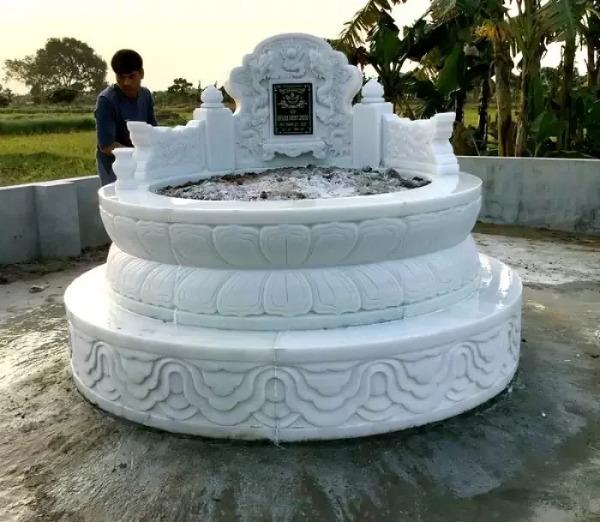 Mộ đá tròn là biểu tượng cho sự viên mãn, đủ đầy.