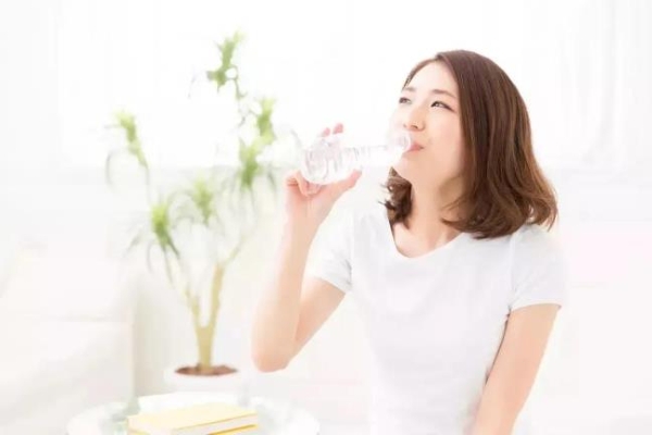 Uống nước lọc buổi sáng có tác dụng gì? Giúp cơ thể hấp thụ dinh dưỡng hiệu quả hơn