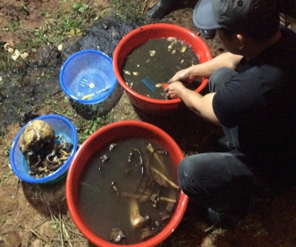 Làm sạch hài cốt