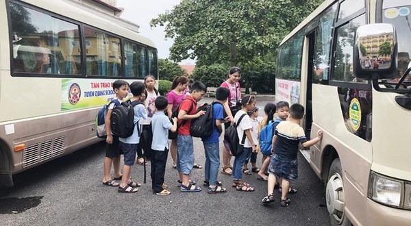 Xe đưa đón học sinh