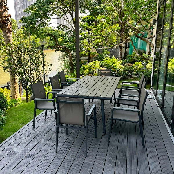 Linh hoạt lựa chọn chất liệu bàn ghế