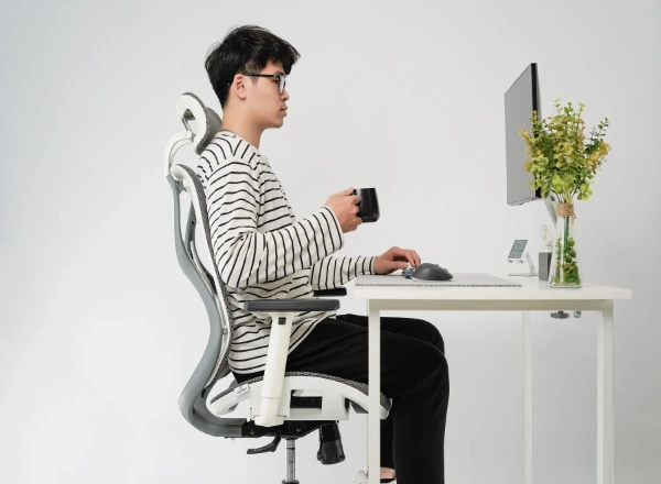 Thử ngồi trực tiếp ghế