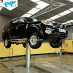 Cầu nâng 1 trụ Ấn Độ được nhiều garage chọn nhờ thiết kế gọn, nâng ổn định và chi phí đầu tư hợp lý