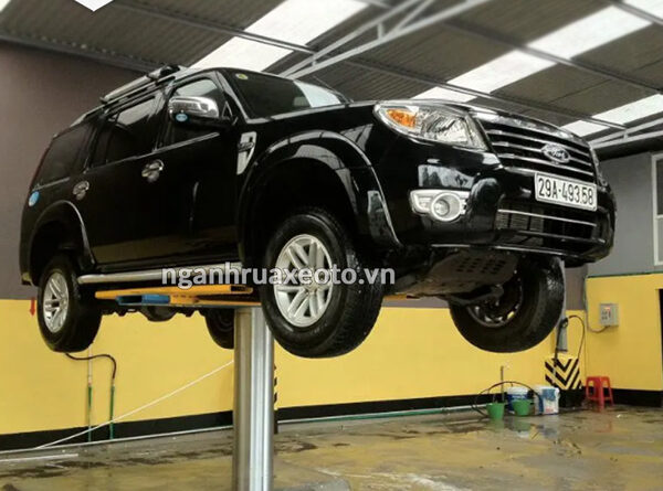 Cầu nâng 1 trụ Ấn Độ được nhiều garage chọn nhờ thiết kế gọn, nâng ổn định và chi phí đầu tư hợp lý