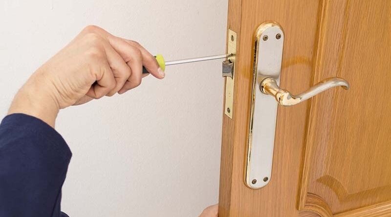 Hạn chế thường gặp của cửa gỗ và cách khắc phục