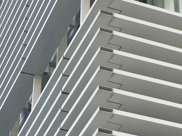 Hệ lam chắn nắng bằng nhôm bền đẹp chống thời tiết tốt