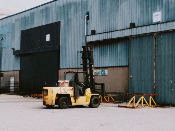 Vì sao doanh nghiệp nên sử dụng dịch vụ thu mua phế liệu