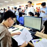 Thí sinh nạp hồ sơ xét học bạ để đăng ký nguyện vọng ở HCM